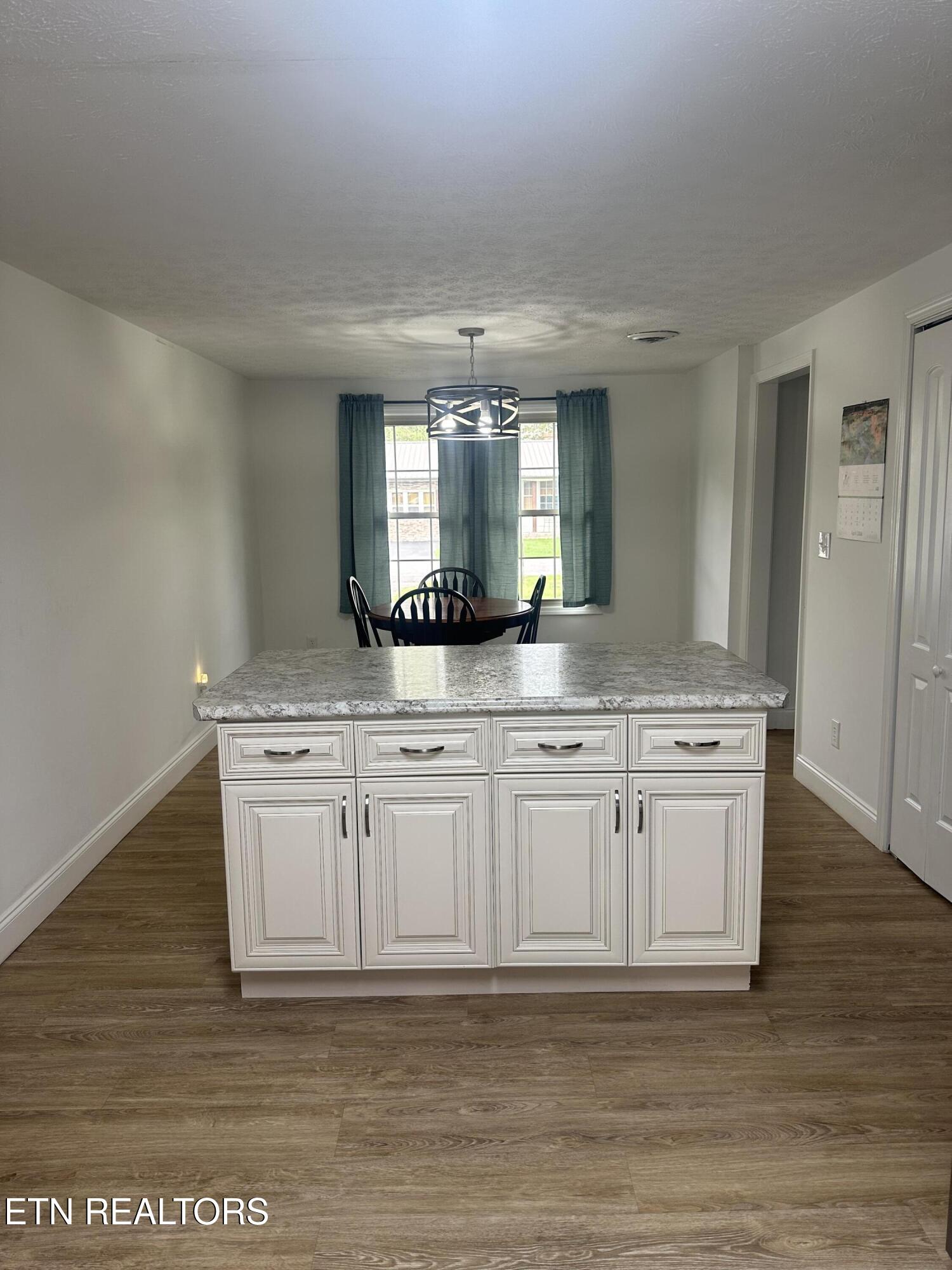 206 Summit Drive Middlesboro, KY 40965 - Photo 8 of 29 IMG_1496