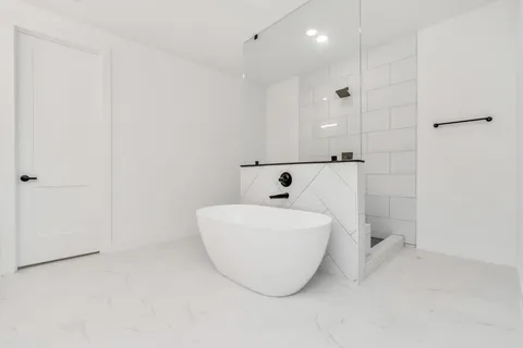 $339,900 | 5616 Savyon Drive, Houston, TX 77091