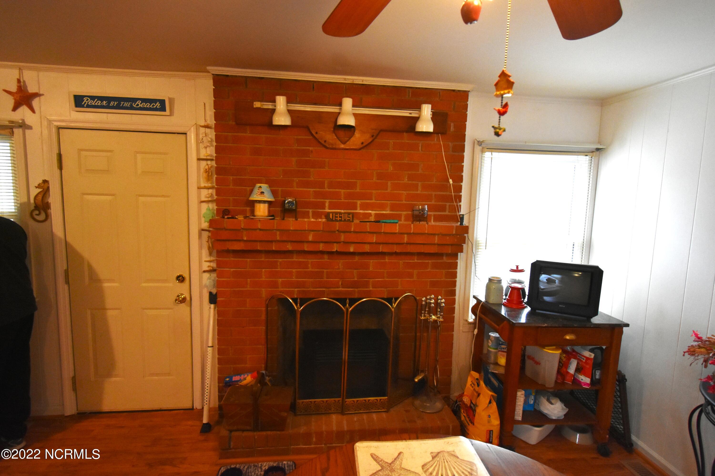 418 Boros Road New Bern, NC 28560 - Photo 9 of 28 Wood burning fireplace