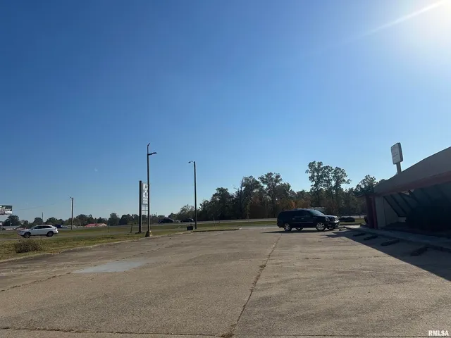 $349,000 | 706 Plaza Drive, Carterville, IL 62918