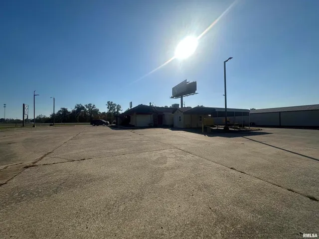 $349,000 | 706 Plaza Drive, Carterville, IL 62918