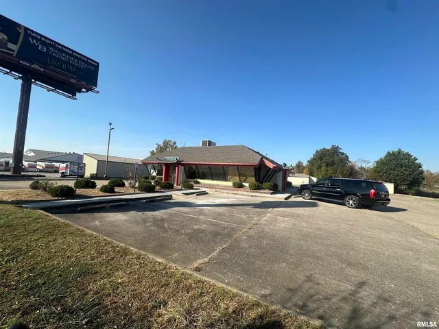 $349,000 | 706 Plaza Drive, Carterville, IL 62918