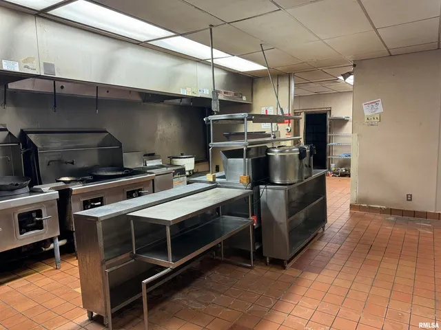 $349,000 | 706 Plaza Drive, Carterville, IL 62918