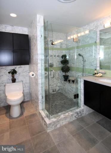 9213 Rockefeller Lane Springfield, VA 22153 - Photo 11 of 30 Master Bath