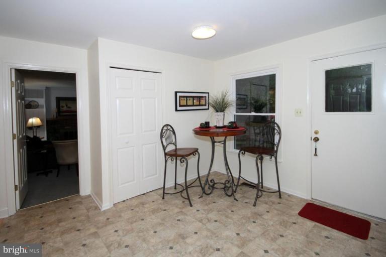 9213 Rockefeller Lane Springfield, VA 22153 - Photo 6 of 30 Breakfast Area