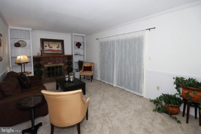 9213 Rockefeller Lane Springfield, VA 22153 - Photo 7 of 30 Family Room
