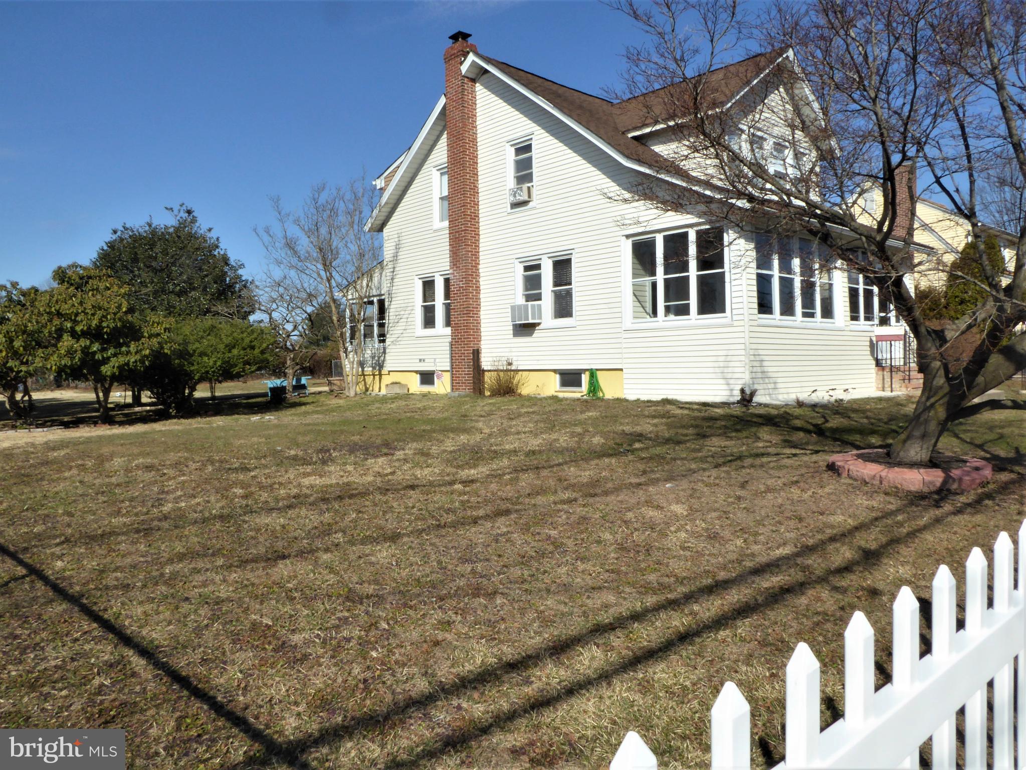 2650 Quakerbridge Road Hamilton, NJ 08619 - Photo 3 of 33 Large side yard on 100 x 157 lot.