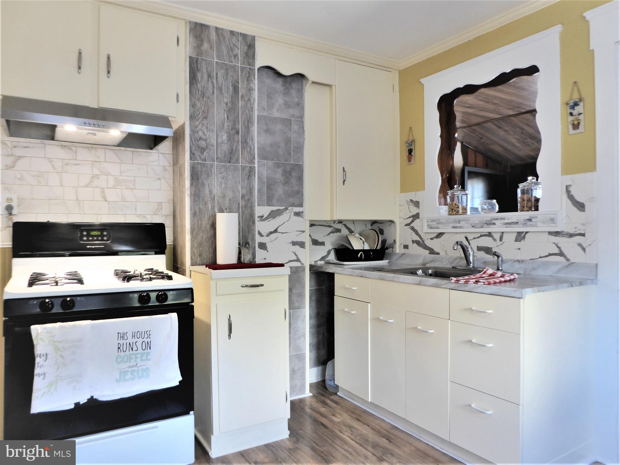 2650 Quakerbridge Road Hamilton, NJ 08619 - Photo 10 of 33 New tile backsplash.