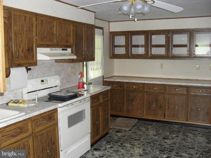 18557 Burnside Bridge Road Sharpsburg, MD 21782 - Photo 11 of 21 Kitchen
