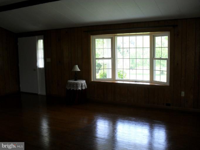 18557 Burnside Bridge Road Sharpsburg, MD 21782 - Photo 4 of 21 Living Room
