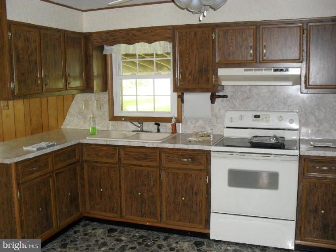 18557 Burnside Bridge Road Sharpsburg, MD 21782 - Photo 7 of 21 Kitchen