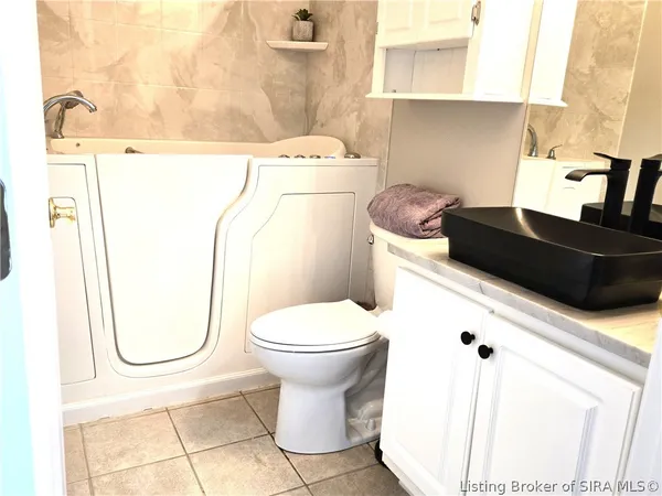 $335,000 | 3506 Stonecreek Circle, Unit C, Jeffersonville, IN 47130