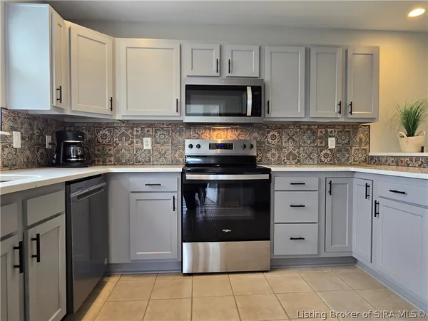 $335,000 | 3506 Stonecreek Circle, Unit C, Jeffersonville, IN 47130