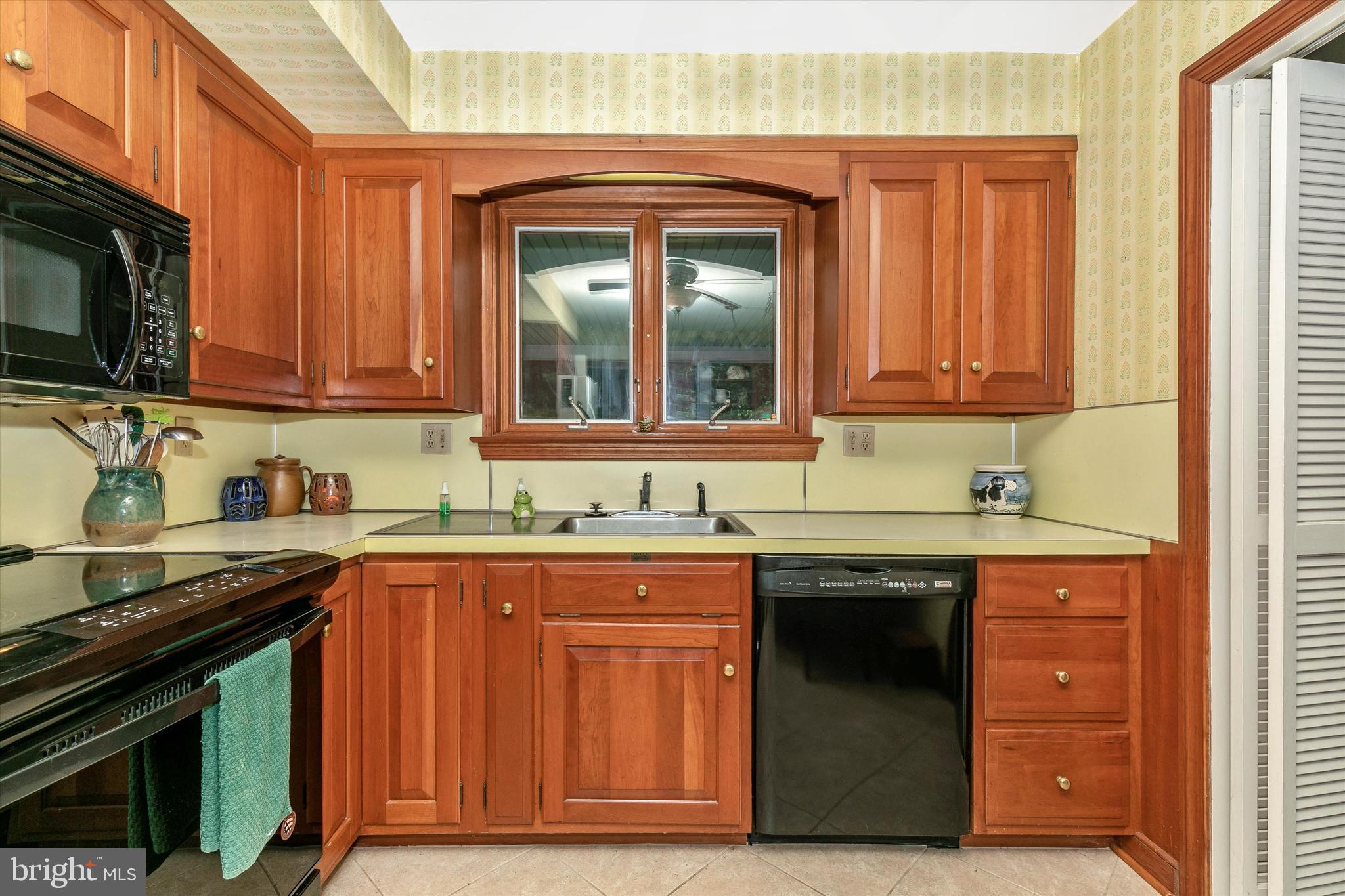 590 Brookwood Road Wayne, PA 19087 - Photo 21 of 81 Kitchen overlooking the yard