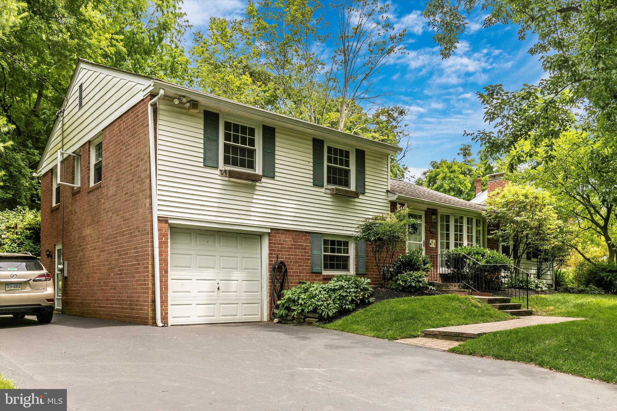 590 Brookwood Road Wayne, PA 19087 - Photo 4 of 81 Front of House