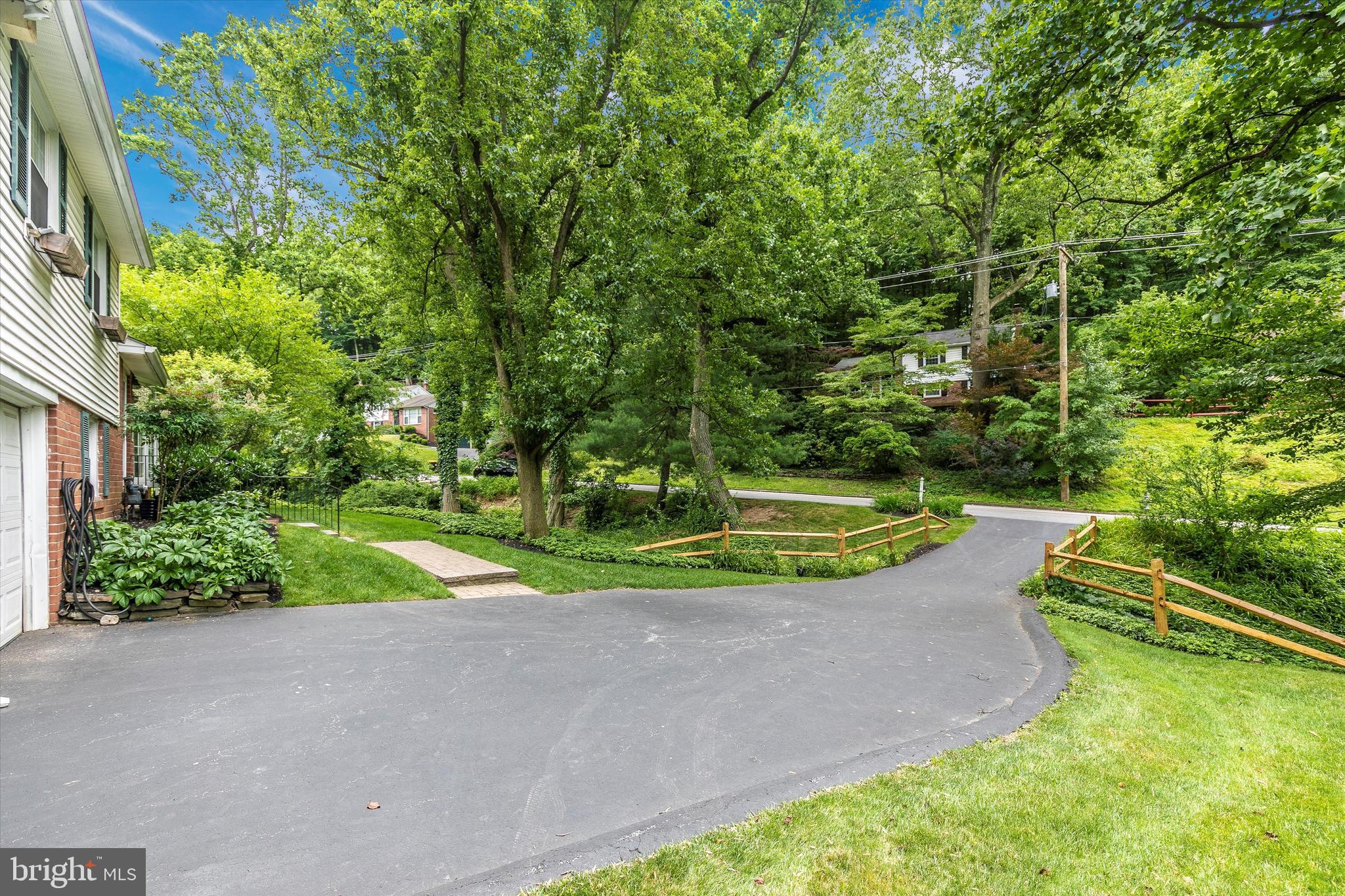 590 Brookwood Road Wayne, PA 19087 - Photo 60 of 81 Driveway