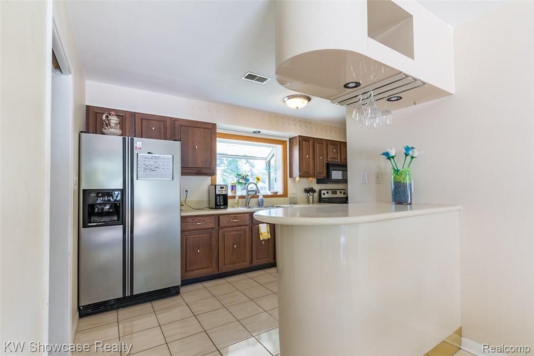 2584 Mcclintock Road Bloomfield Hills, MI 48302 - Photo 13 of 41 kitchen