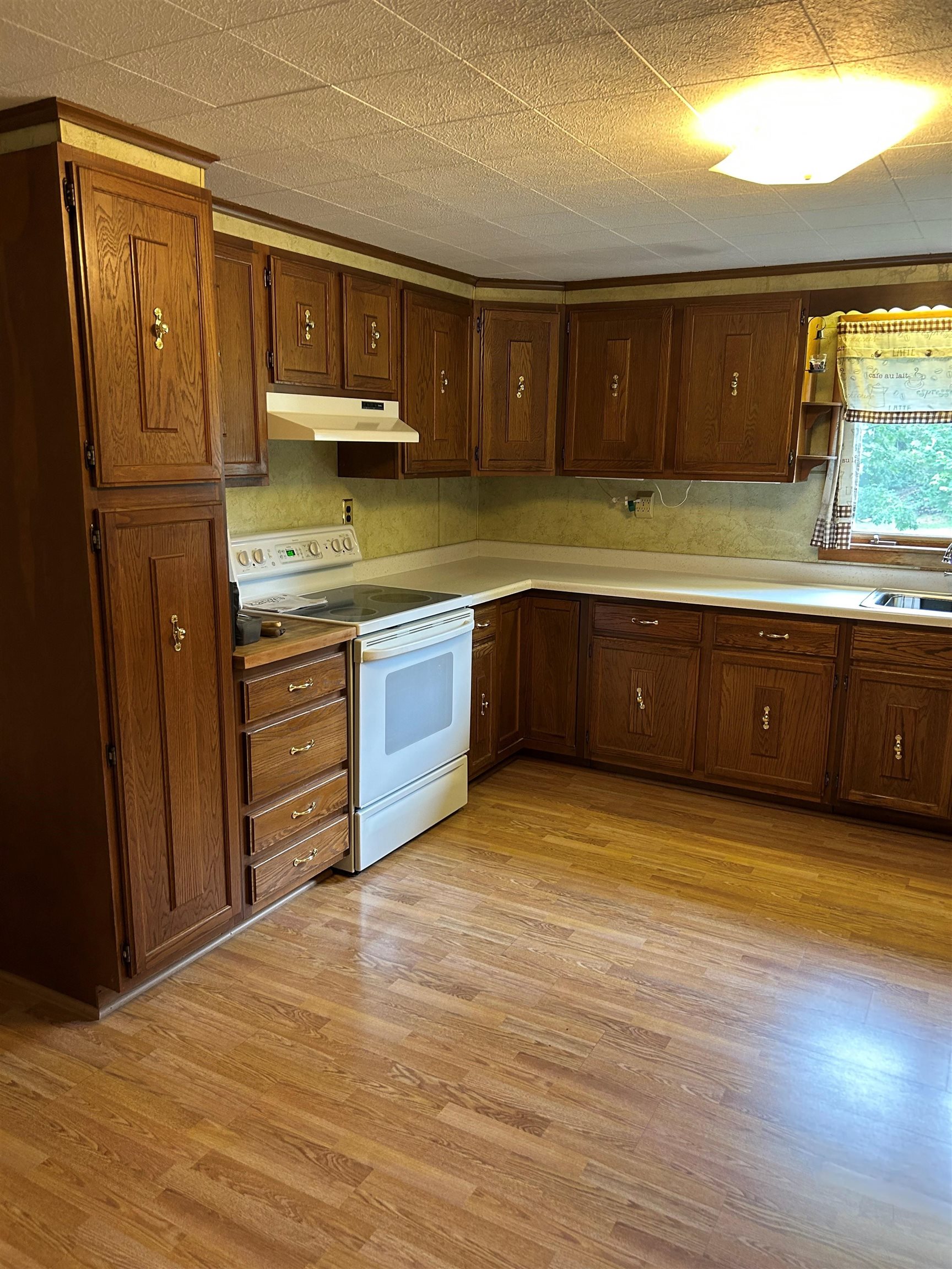 7 Hale Spring Road Plaistow, NH 03865 - Photo 11 of 31 Gallery Image 11