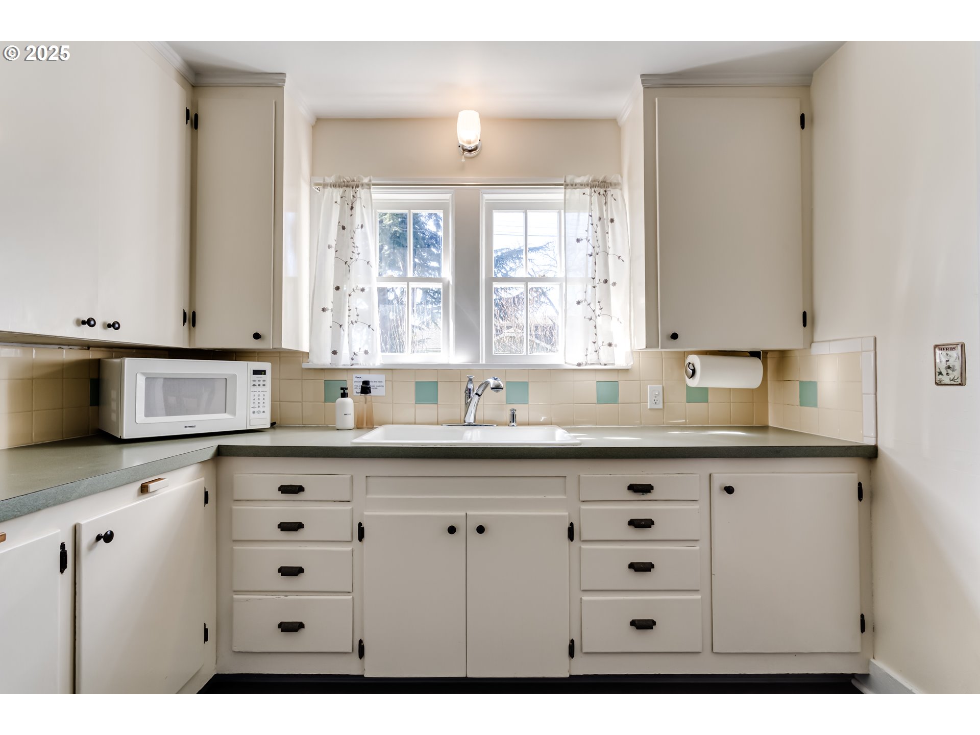 439 Almaden Street Eugene, OR 97402 - Photo 11 of 48