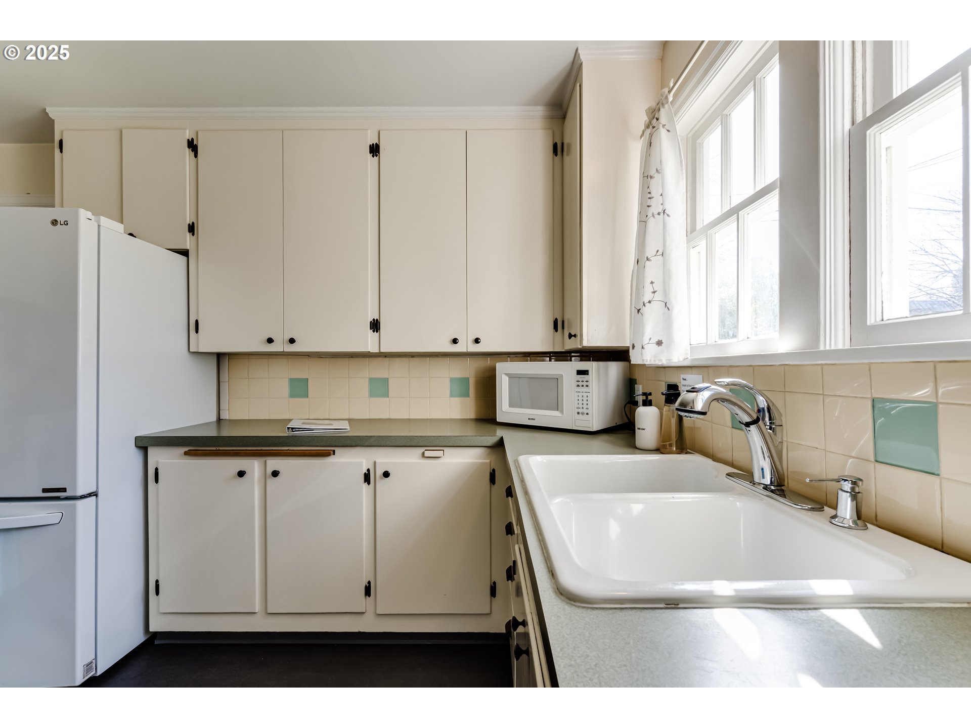 439 Almaden Street Eugene, OR 97402 - Photo 12 of 48