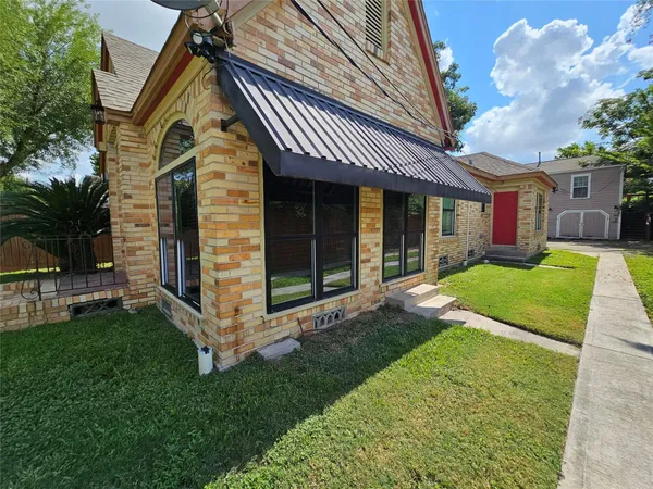 $1,800 | 15 Delmar Street, Houston, TX 77011