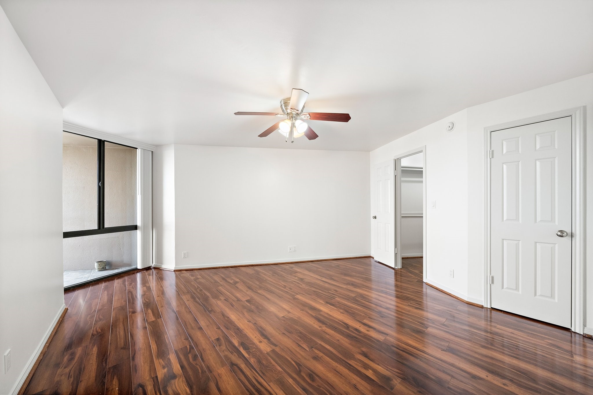 3525 Sage Road, Unit 613 Houston, TX 77056 - Photo 15 of 21 a view of empty room with wooden floor