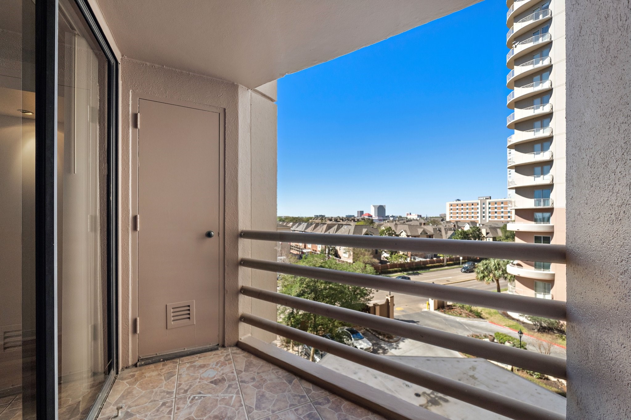 3525 Sage Road, Unit 613 Houston, TX 77056 - Photo 20 of 21 a view of a city from a balcony