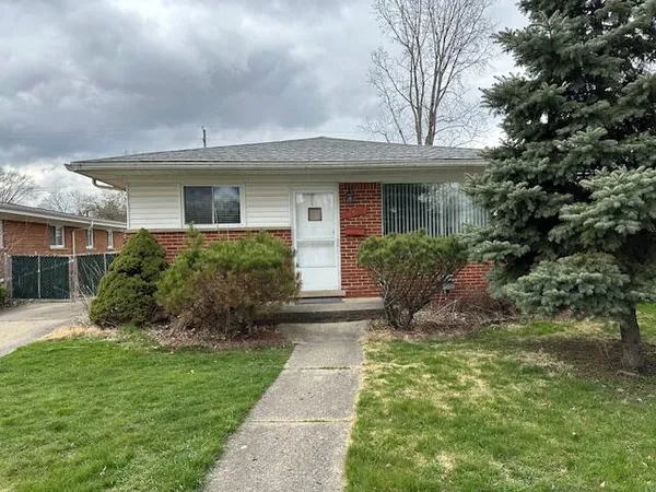 $2,100 | 18547 Hillcrest Street, Livonia, MI 48152