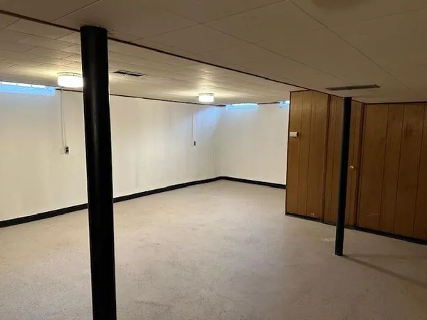 $2,100 | 18547 Hillcrest Street, Livonia, MI 48152
