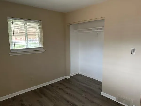 $2,100 | 18547 Hillcrest Street, Livonia, MI 48152