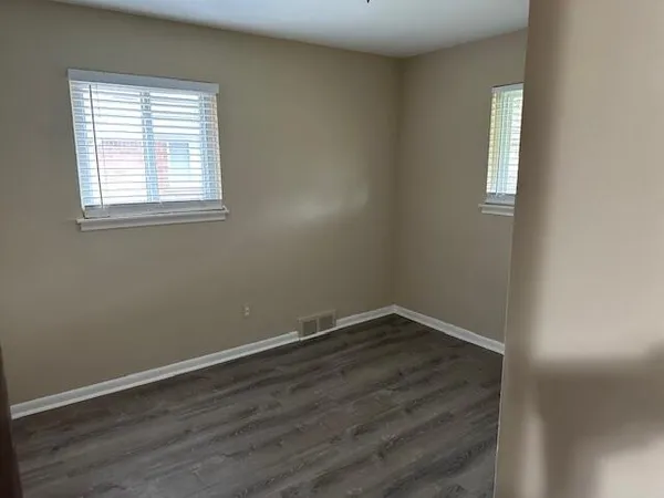 $2,100 | 18547 Hillcrest Street, Livonia, MI 48152