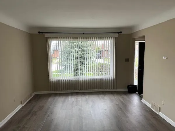 $2,100 | 18547 Hillcrest Street, Livonia, MI 48152