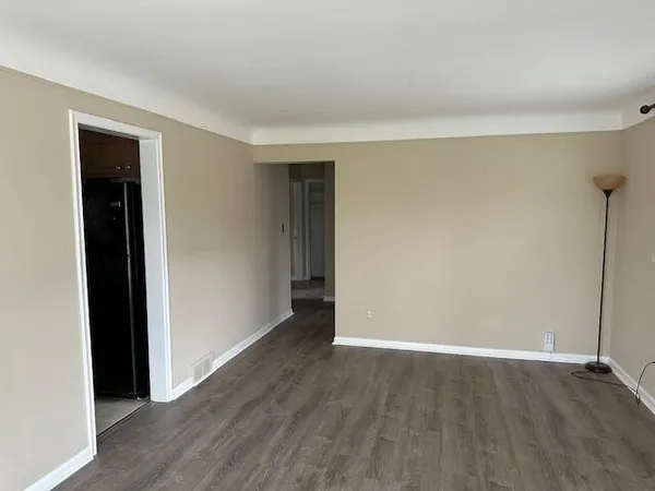 $2,100 | 18547 Hillcrest Street, Livonia, MI 48152