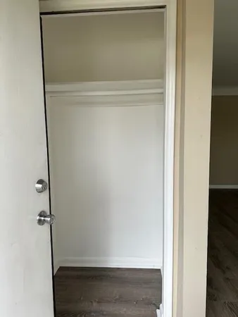 $2,100 | 18547 Hillcrest Street, Livonia, MI 48152
