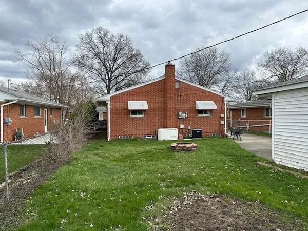 $2,100 | 18547 Hillcrest Street, Livonia, MI 48152