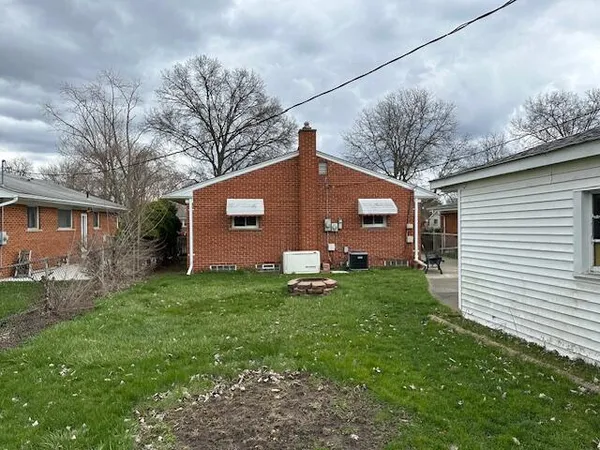 $2,100 | 18547 Hillcrest Street, Livonia, MI 48152