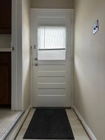 $2,100 | 18547 Hillcrest Street, Livonia, MI 48152