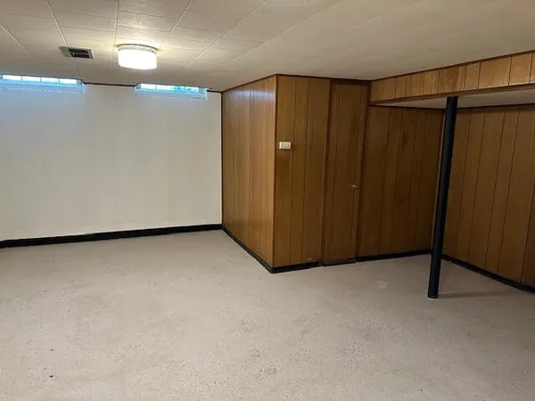 $2,100 | 18547 Hillcrest Street, Livonia, MI 48152