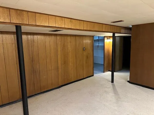 $2,100 | 18547 Hillcrest Street, Livonia, MI 48152