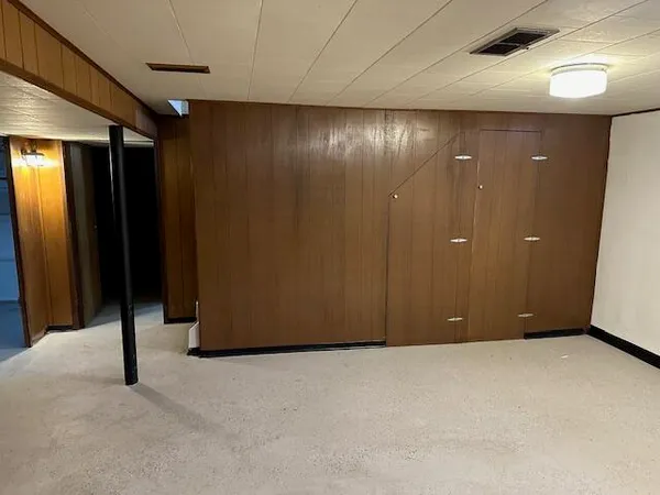 $2,100 | 18547 Hillcrest Street, Livonia, MI 48152