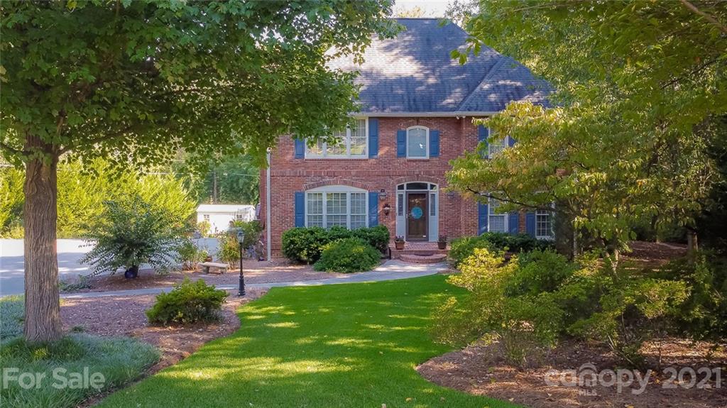 131 Friendfield Drive Fort Mill, SC 29715 - Photo 3 of 46 a front view of a house with garden