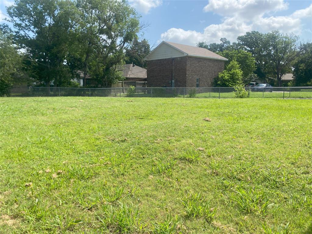 400 South 2nd Street Wylie, TX 75098 - Photo 22 of 22 a view of a house with a yard and a large tree