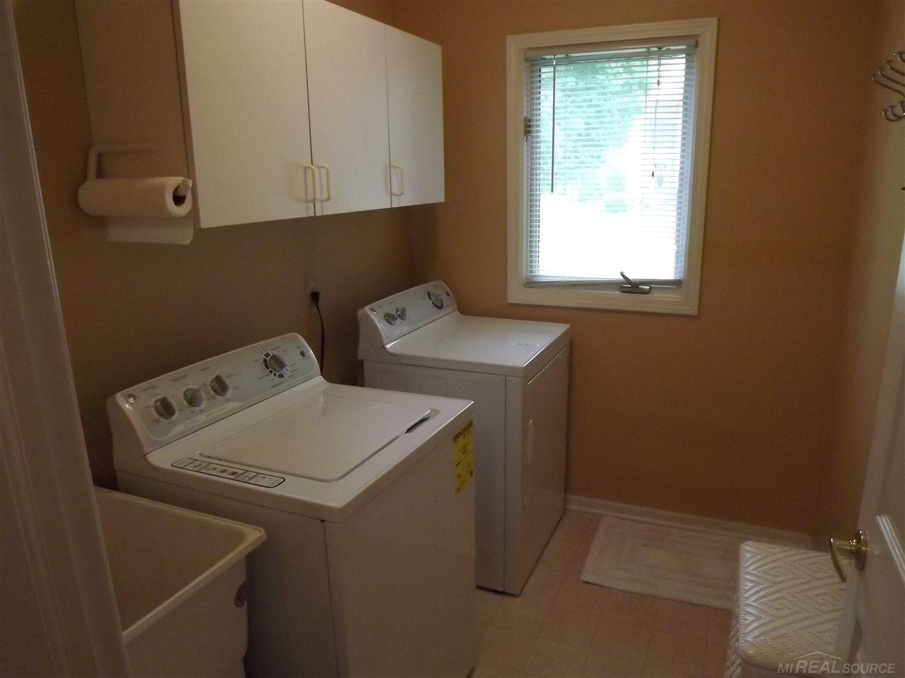 3798 Beechcrest Road Rochester, MI 48309 - Photo 10 of 20 Laundry Room