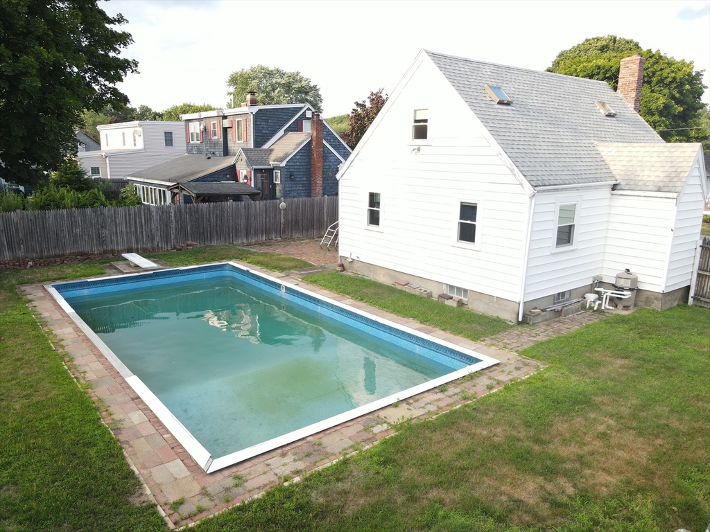 22 Windsor Road Beverly, MA 01915 - Photo 2 of 23