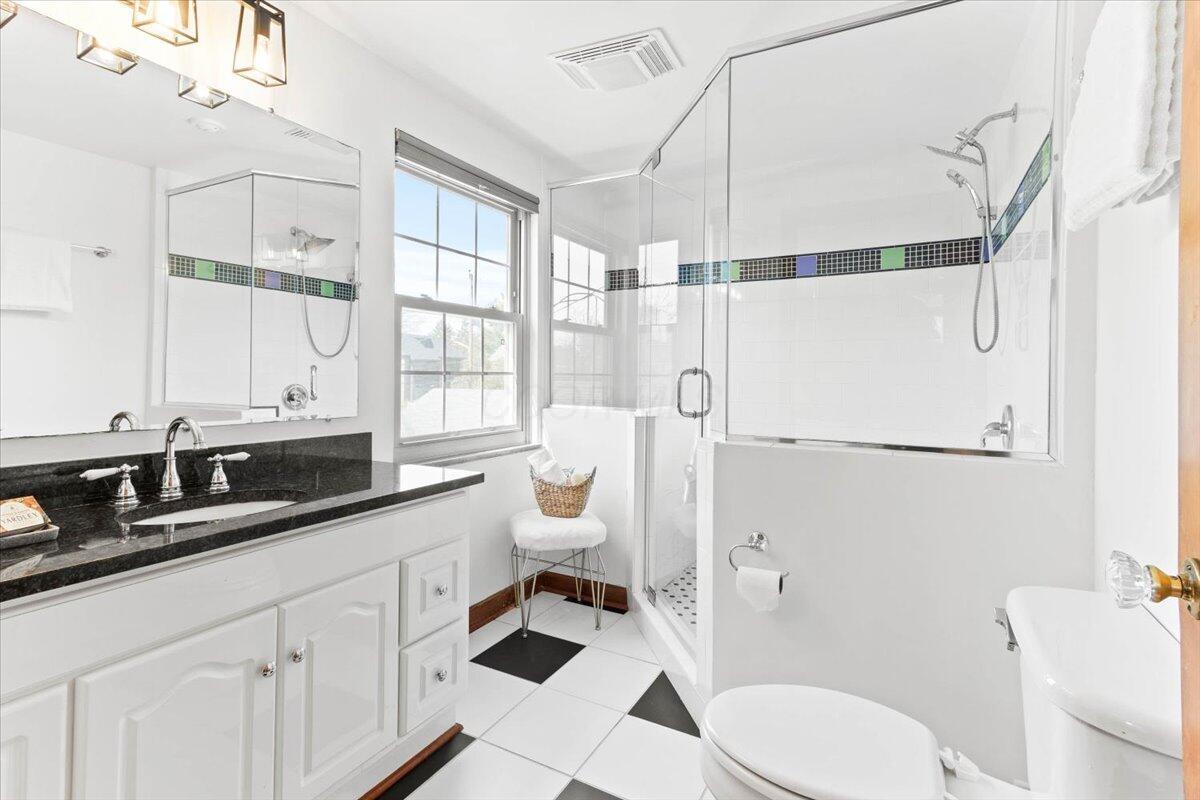 91 North Stanwood Road Bexley, OH 43209 - Photo 19 of 34 Owner Suite Full Bathroom