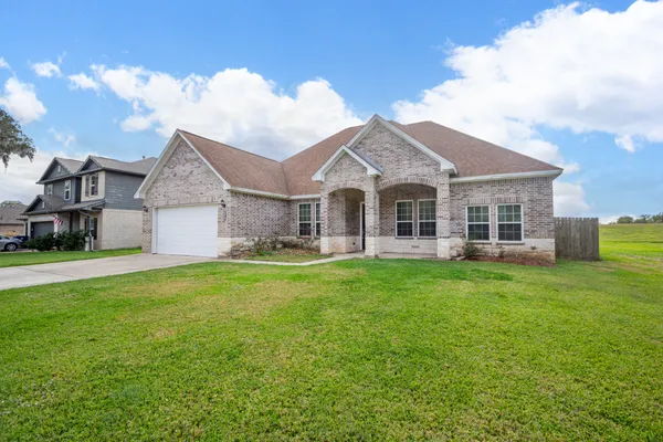 $338,000 | 2040 Twin Lakes Boulevard, West Columbia, TX 77486