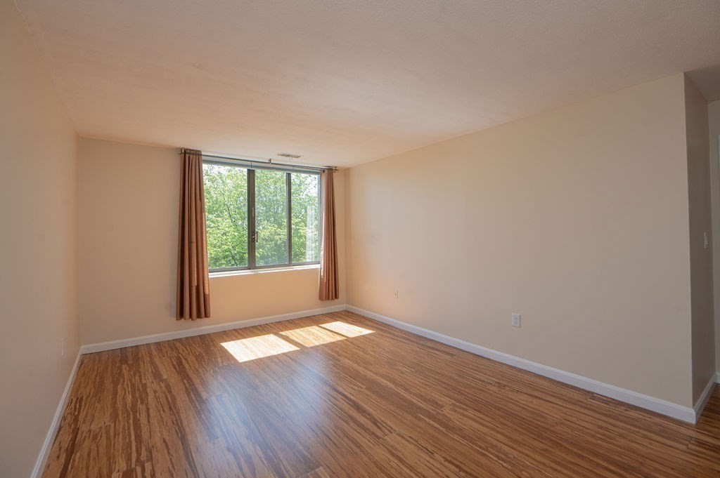 1002 Paradise Road, Unit PHH Swampscott, MA 01907 - Photo 14 of 36