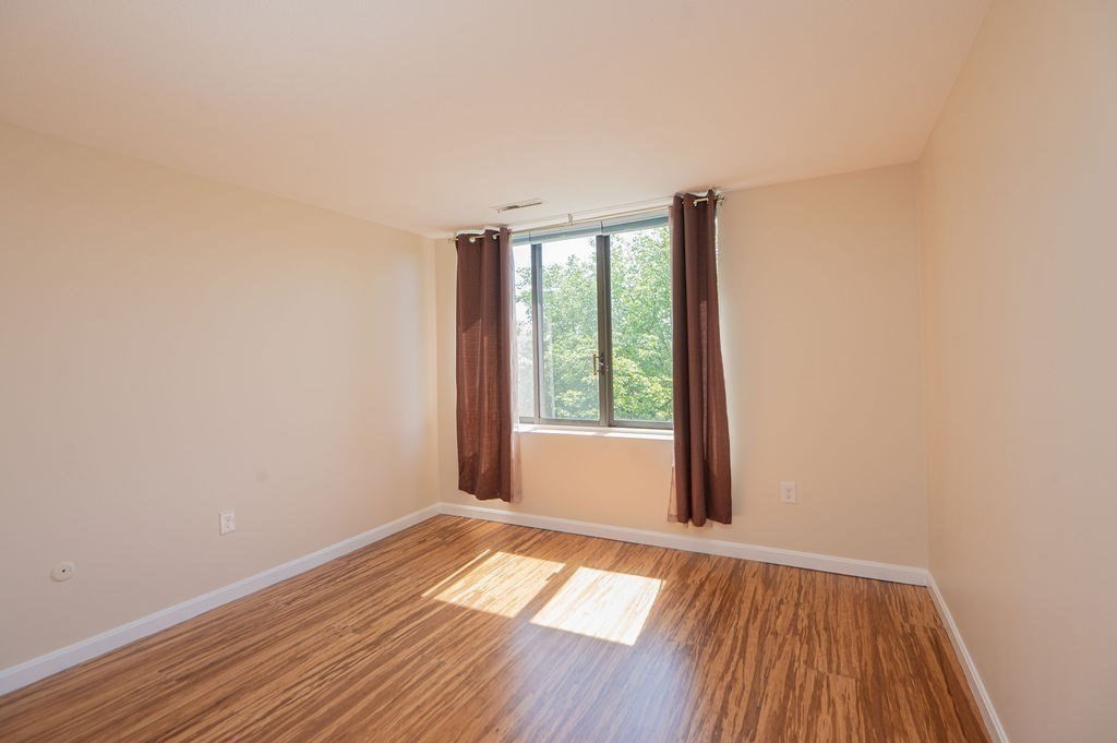 1002 Paradise Road, Unit PHH Swampscott, MA 01907 - Photo 18 of 36