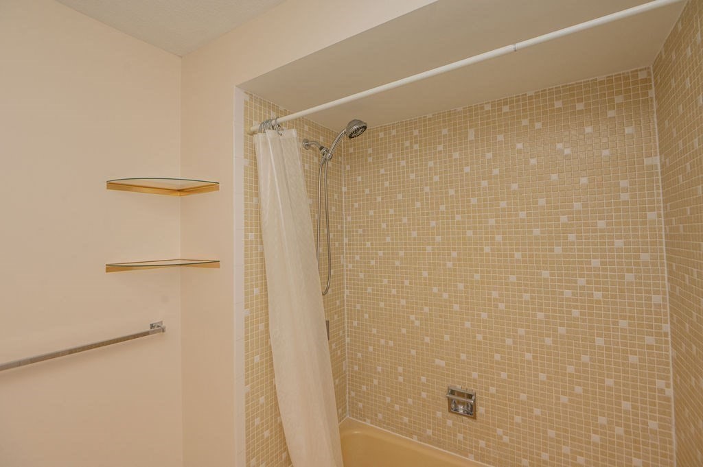 1002 Paradise Road, Unit PHH Swampscott, MA 01907 - Photo 19 of 36