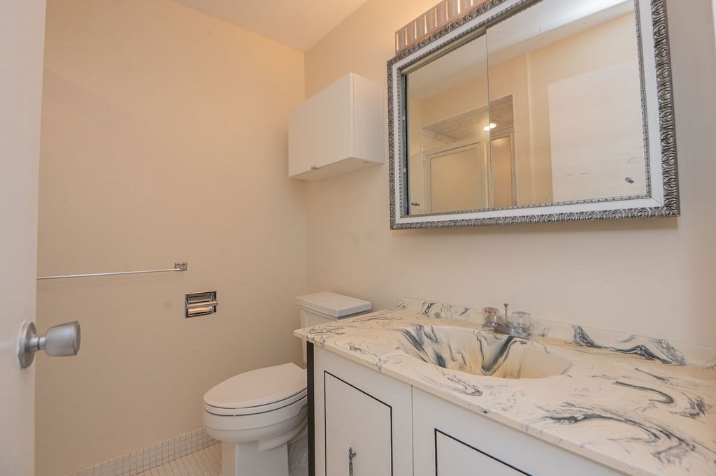 1002 Paradise Road, Unit PHH Swampscott, MA 01907 - Photo 21 of 36